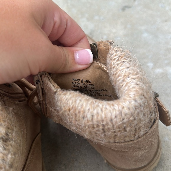 Cliffs women’s tan boots size 6 - Picture 4 of 5